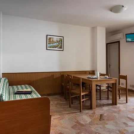 Seaside Getaway With Terrace In Апартаменты *