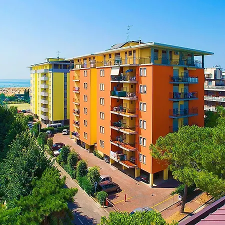 Seaside Getaway With Terrace In Apartmán Bibione