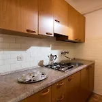 Seaside Getaway With Terrace In Apartmán *